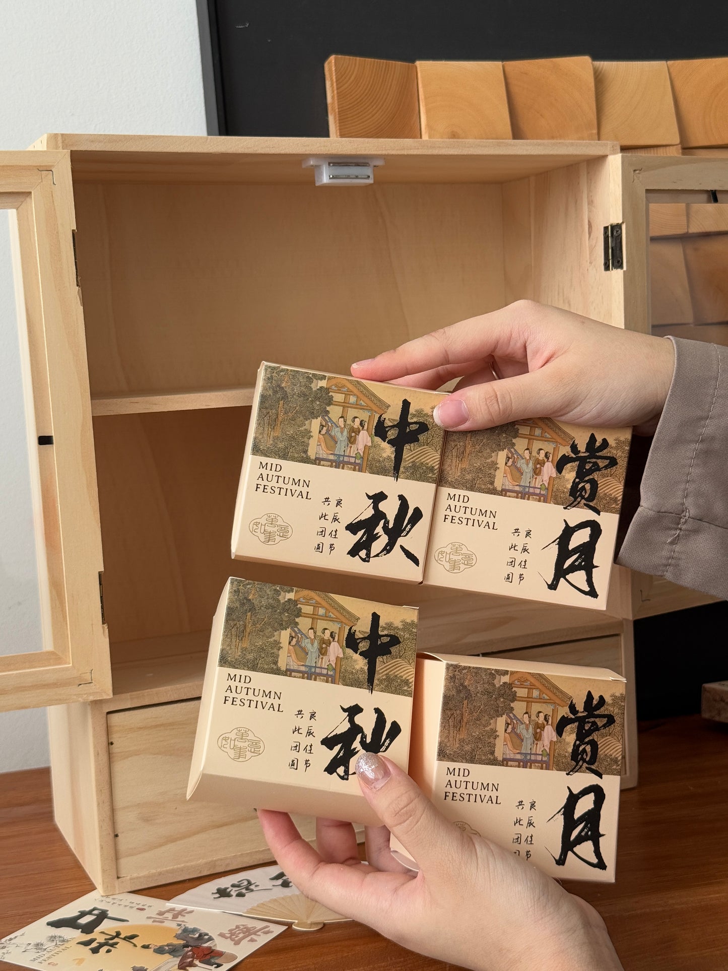 Set E - 中秋高档木盒 Mid-Autumn Wooden Gift (限量款 - Limited Edition)